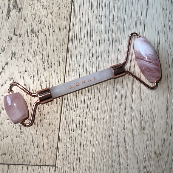 Rose quartz facial roller - Picture 1 of 4